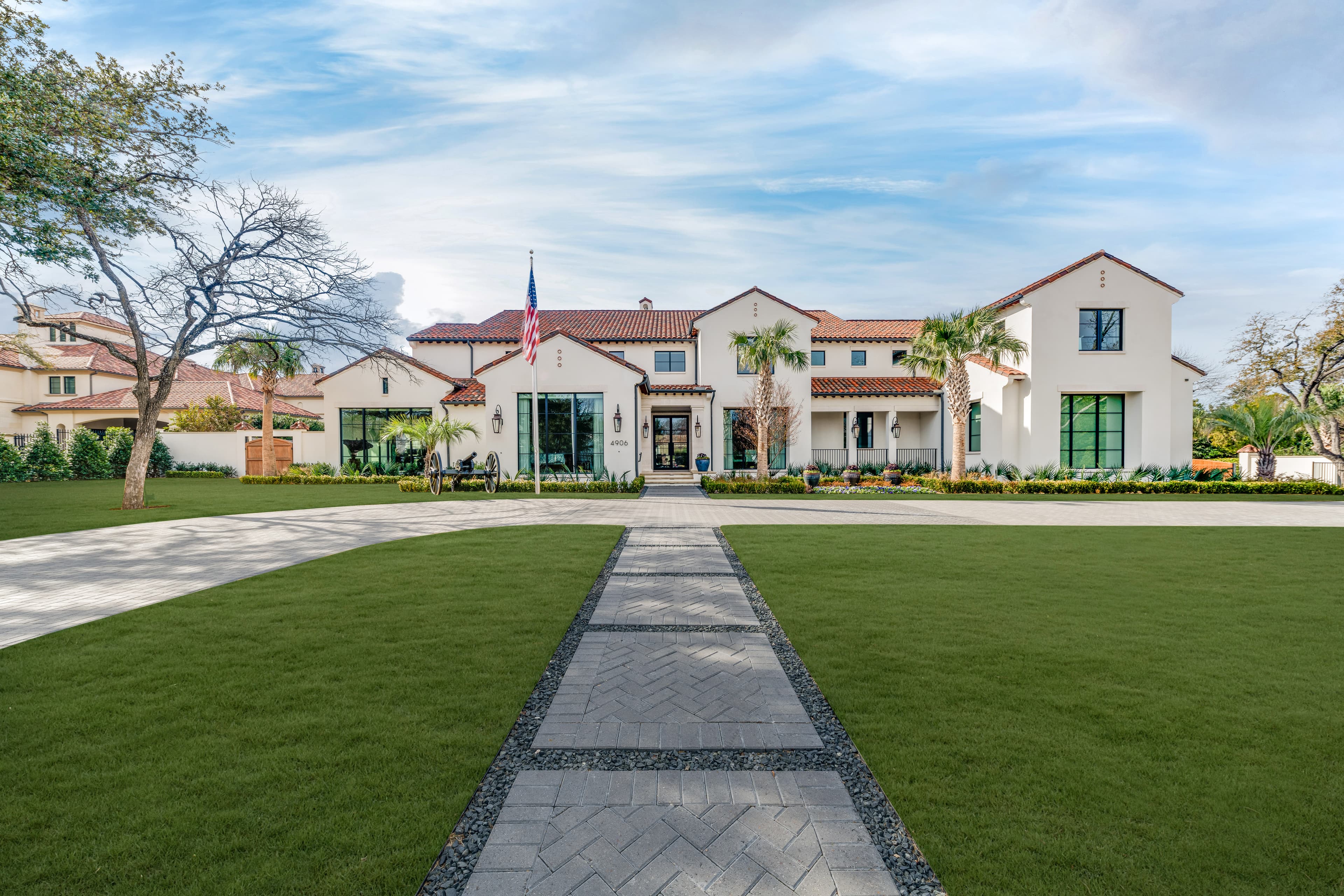 Deloache Ave cover image